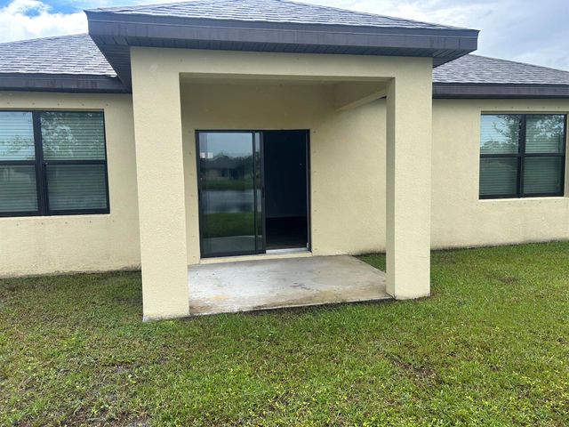 6270 NW Regent Street, Port St Lucie, FL 34983