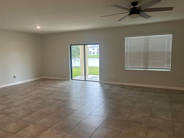 6270 NW Regent Street, Port St Lucie, FL 34983