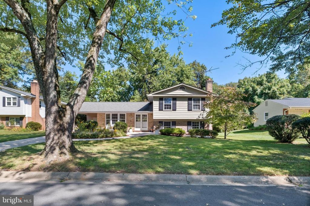 10521 FARNHAM DR, Bethesda, MD 20814