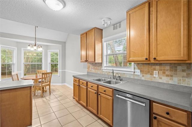 137 Pecan Crescent, Newnan, GA 30265