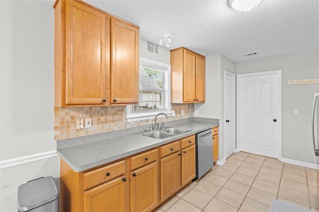 137 Pecan Crescent, Newnan, GA 30265