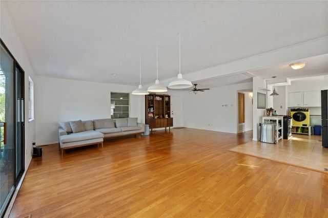 402 Philco DR, Austin, TX 78745