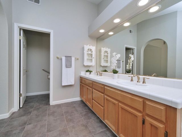 11864 S Carson Way, Gold River, CA 95670