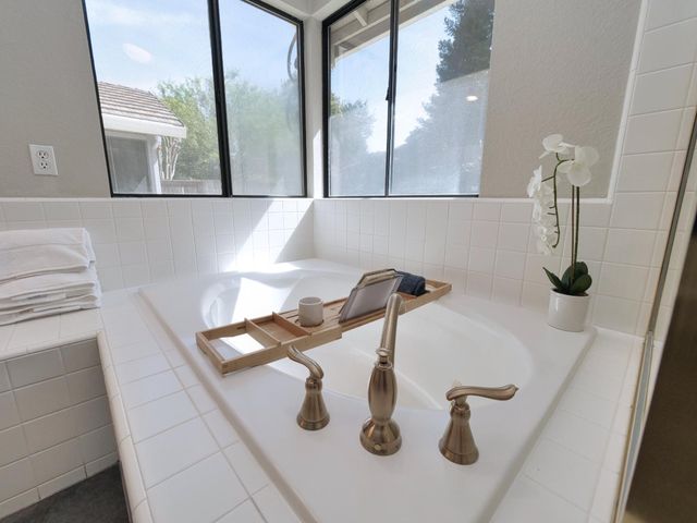 11864 S Carson Way, Gold River, CA 95670