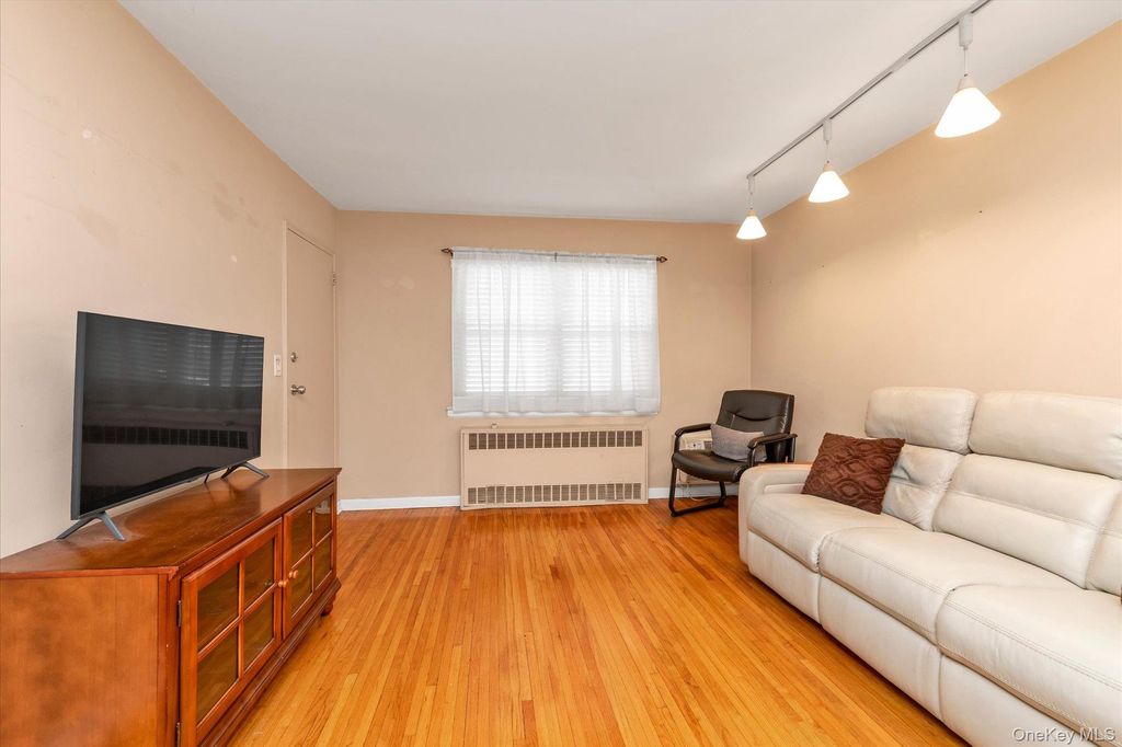 415 Merrick Road 1L, Rockville Centre, NY 11570 — photo 2