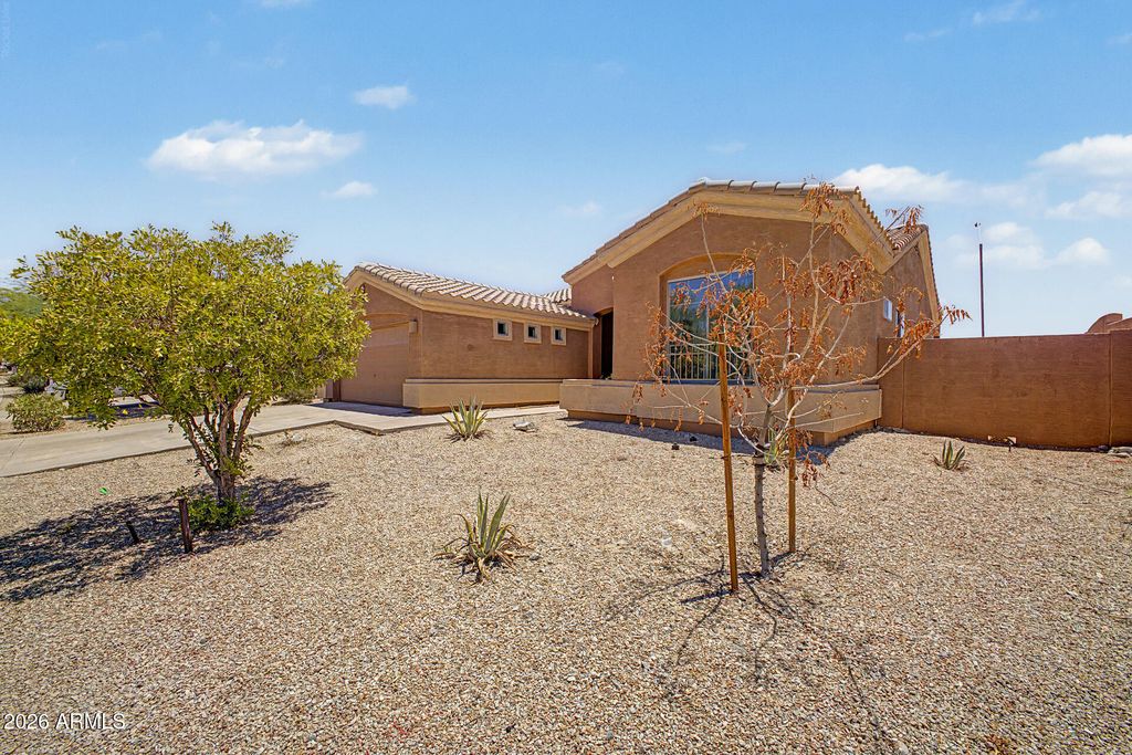 17767 W DESERT VIEW Lane, Goodyear, AZ 85338 — photo 3