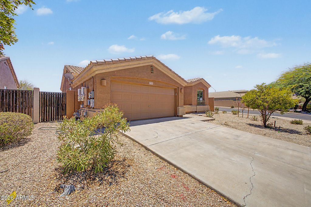 17767 W DESERT VIEW Lane, Goodyear, AZ 85338 — photo 4