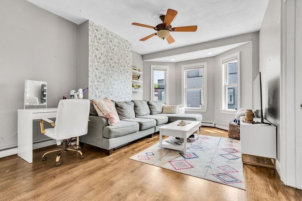 17 I St 3, Boston, MA 02127
