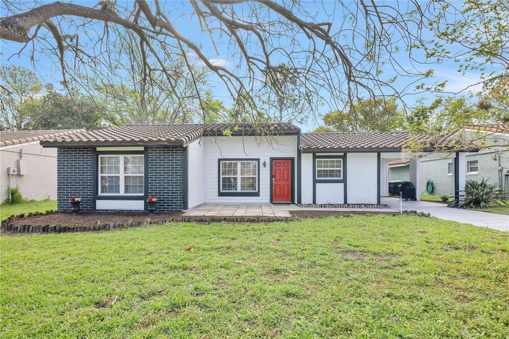 Image 1 of property listing at 10431 KINGBROOK LANE, Orlando, FL 32821