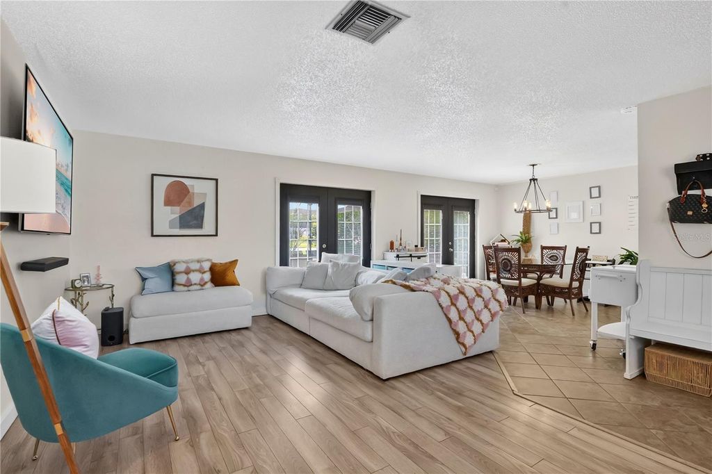 Image 2 of property listing at 10431 KINGBROOK LANE, Orlando, FL 32821