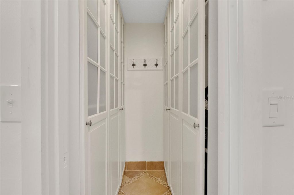 Image 12 of property listing at 10431 KINGBROOK LANE, Orlando, FL 32821