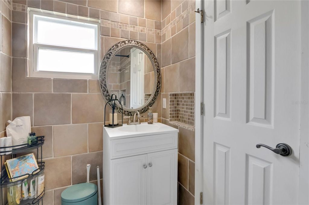 Image 14 of property listing at 10431 KINGBROOK LANE, Orlando, FL 32821