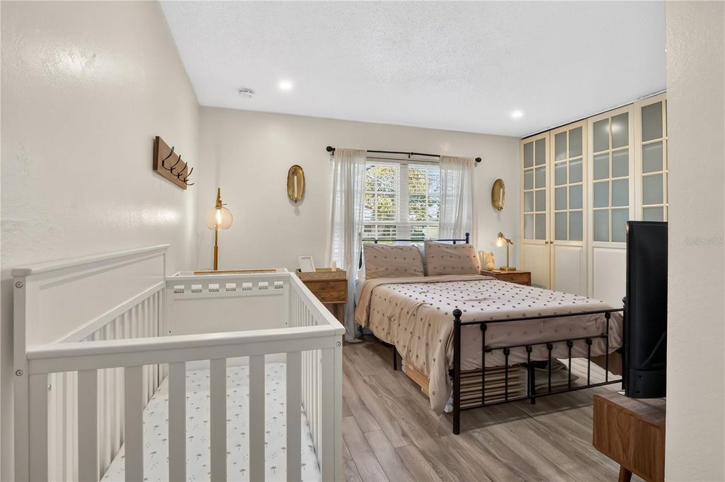 Image 16 of property listing at 10431 KINGBROOK LANE, Orlando, FL 32821