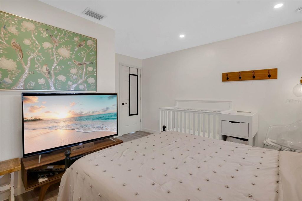 Image 17 of property listing at 10431 KINGBROOK LANE, Orlando, FL 32821