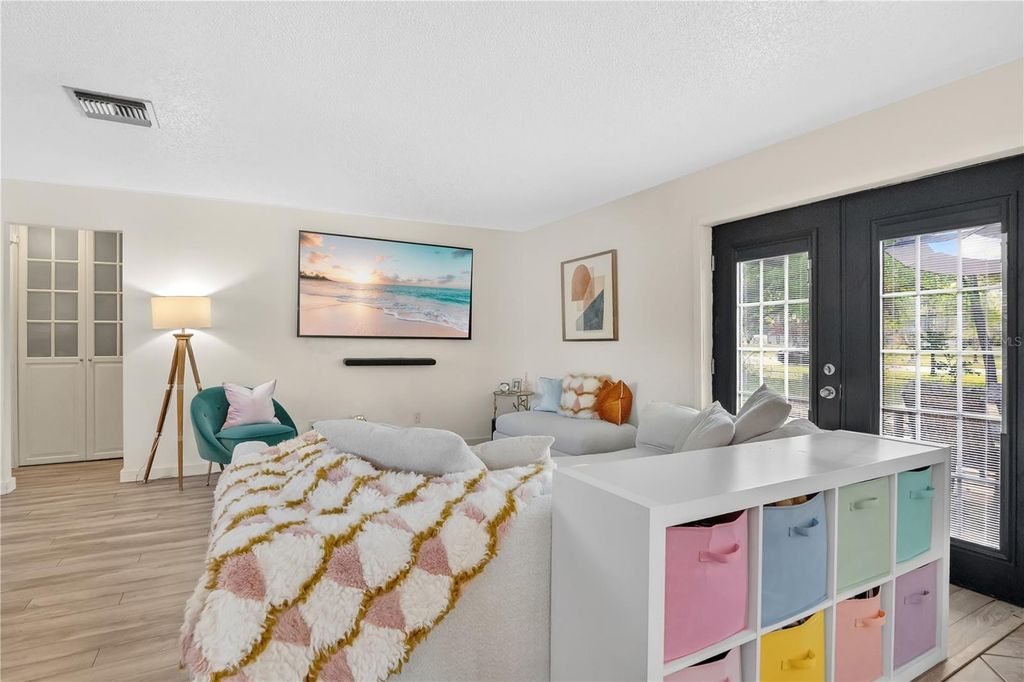 Image 3 of property listing at 10431 KINGBROOK LANE, Orlando, FL 32821