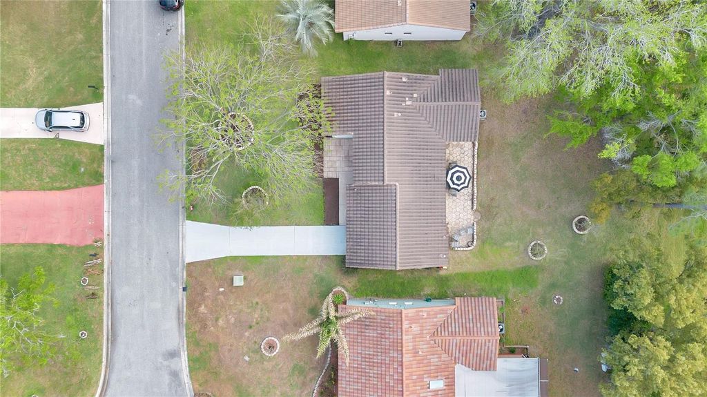 Image 24 of property listing at 10431 KINGBROOK LANE, Orlando, FL 32821