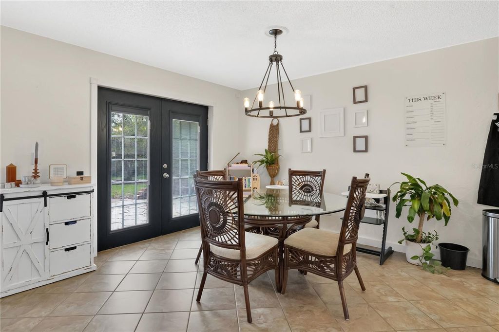 Image 8 of property listing at 10431 KINGBROOK LANE, Orlando, FL 32821