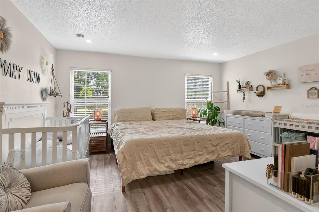 Image 10 of property listing at 10431 KINGBROOK LANE, Orlando, FL 32821