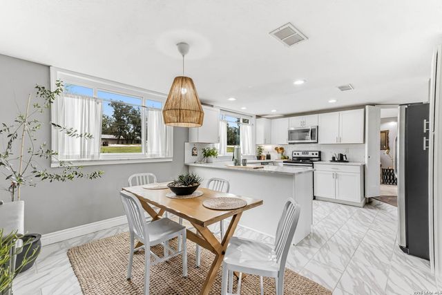8433 Oak Thicket, San Antonio, TX 78255