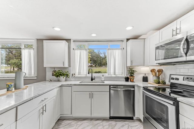 8433 Oak Thicket, San Antonio, TX 78255