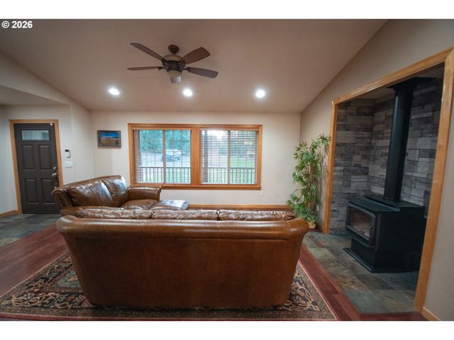 19784 E VICTORY Ln, Sandy, OR 97055