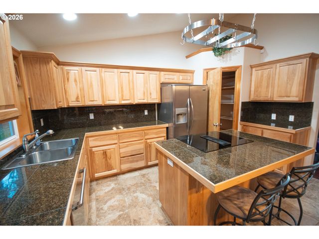 19784 E VICTORY Ln, Sandy, OR 97055