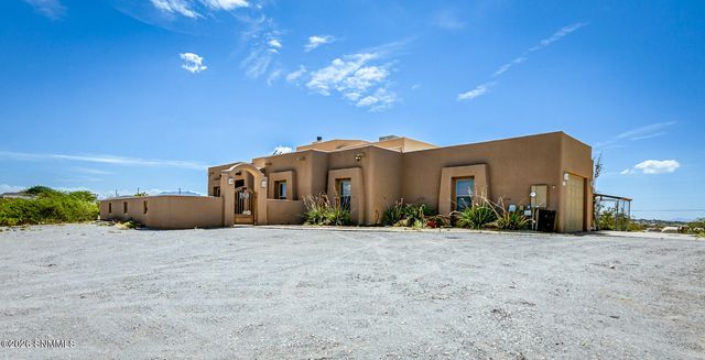 2028 Sandhill Road, Las Cruces, NM 88012