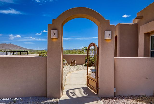 2028 Sandhill Road, Las Cruces, NM 88012