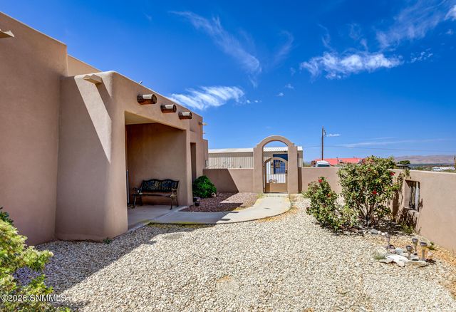 2028 Sandhill Road, Las Cruces, NM 88012