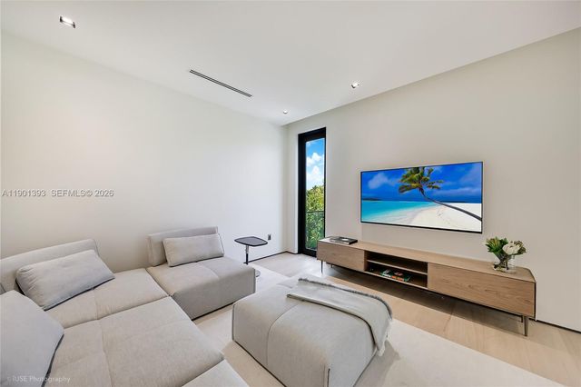 770 Lake Rd, Miami, FL 33137