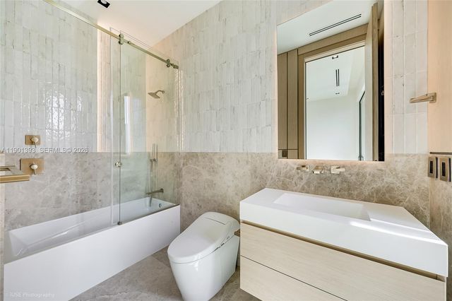 770 Lake Rd, Miami, FL 33137