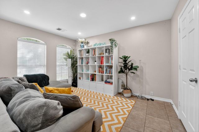 816 Rusk RD, Round Rock, TX 78665