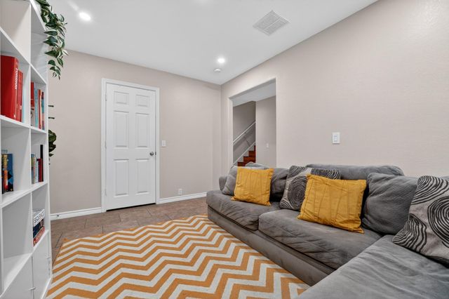 816 Rusk RD, Round Rock, TX 78665