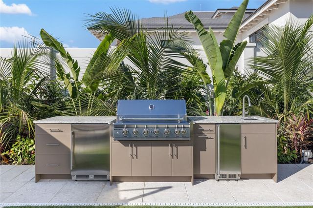 4046 HIGEL AVENUE, Sarasota, FL 34242