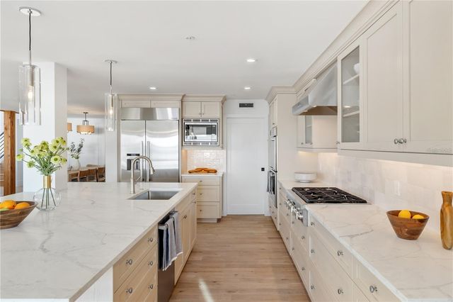 4046 HIGEL AVENUE, Sarasota, FL 34242