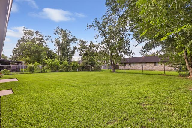 3802 Bluerock Lane, Houston, TX 77039