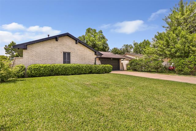 3802 Bluerock Lane, Houston, TX 77039