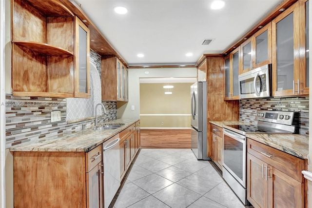4120 NW 78th Ln, Coral Springs, FL 33065
