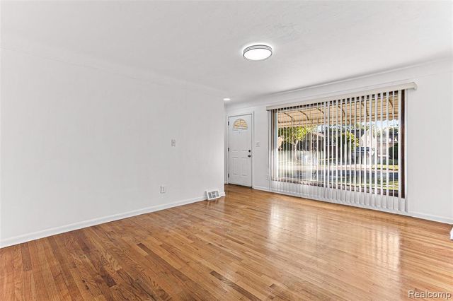 5743 Plainfield Street, Dearborn Heights, MI 48127