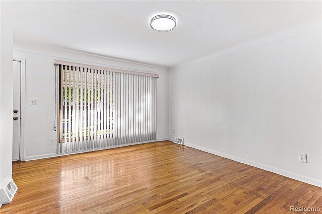 5743 Plainfield Street, Dearborn Heights, MI 48127