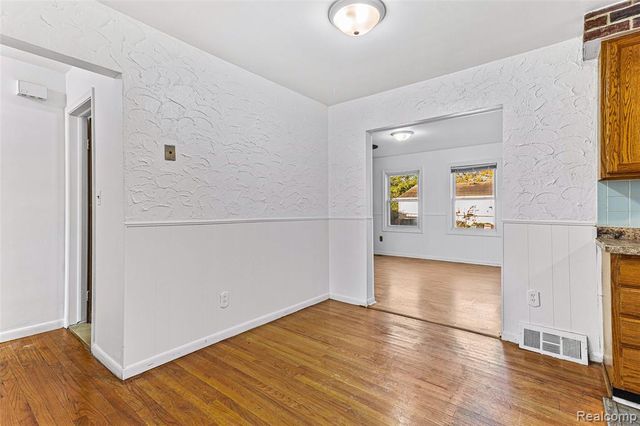 5743 Plainfield Street, Dearborn Heights, MI 48127