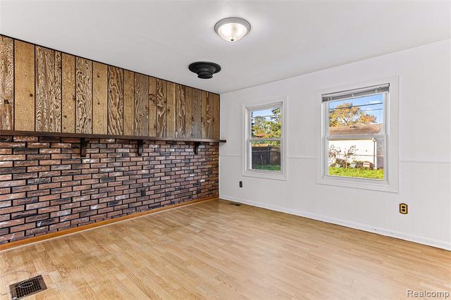 5743 Plainfield Street, Dearborn Heights, MI 48127