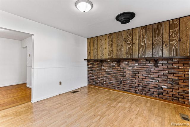 5743 Plainfield Street, Dearborn Heights, MI 48127