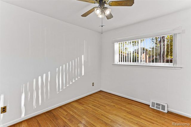 5743 Plainfield Street, Dearborn Heights, MI 48127