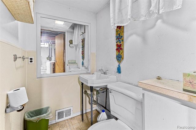 5743 Plainfield Street, Dearborn Heights, MI 48127