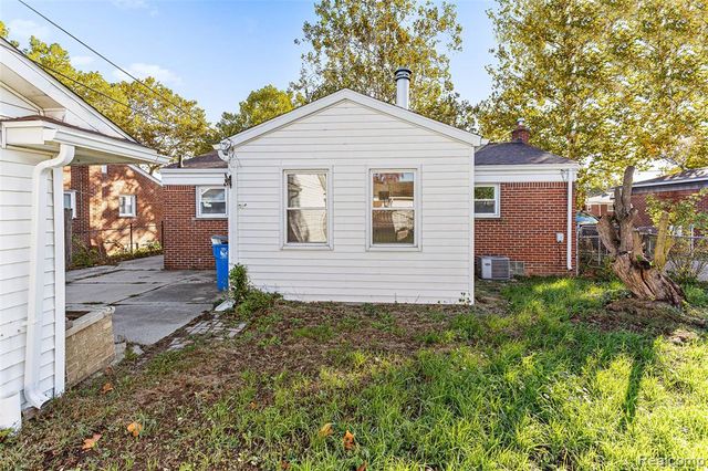 5743 Plainfield Street, Dearborn Heights, MI 48127