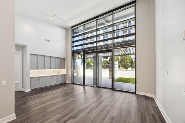 9757 Katy Freeway 822, Houston, TX 77024