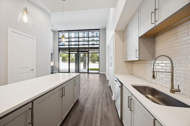 9757 Katy Freeway 822, Houston, TX 77024