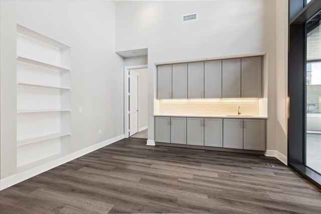 9757 Katy Freeway 822, Houston, TX 77024