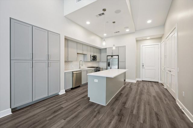 9757 Katy Freeway 822, Houston, TX 77024